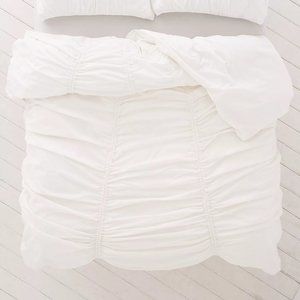 UO white cinched full/queen duvet cover
